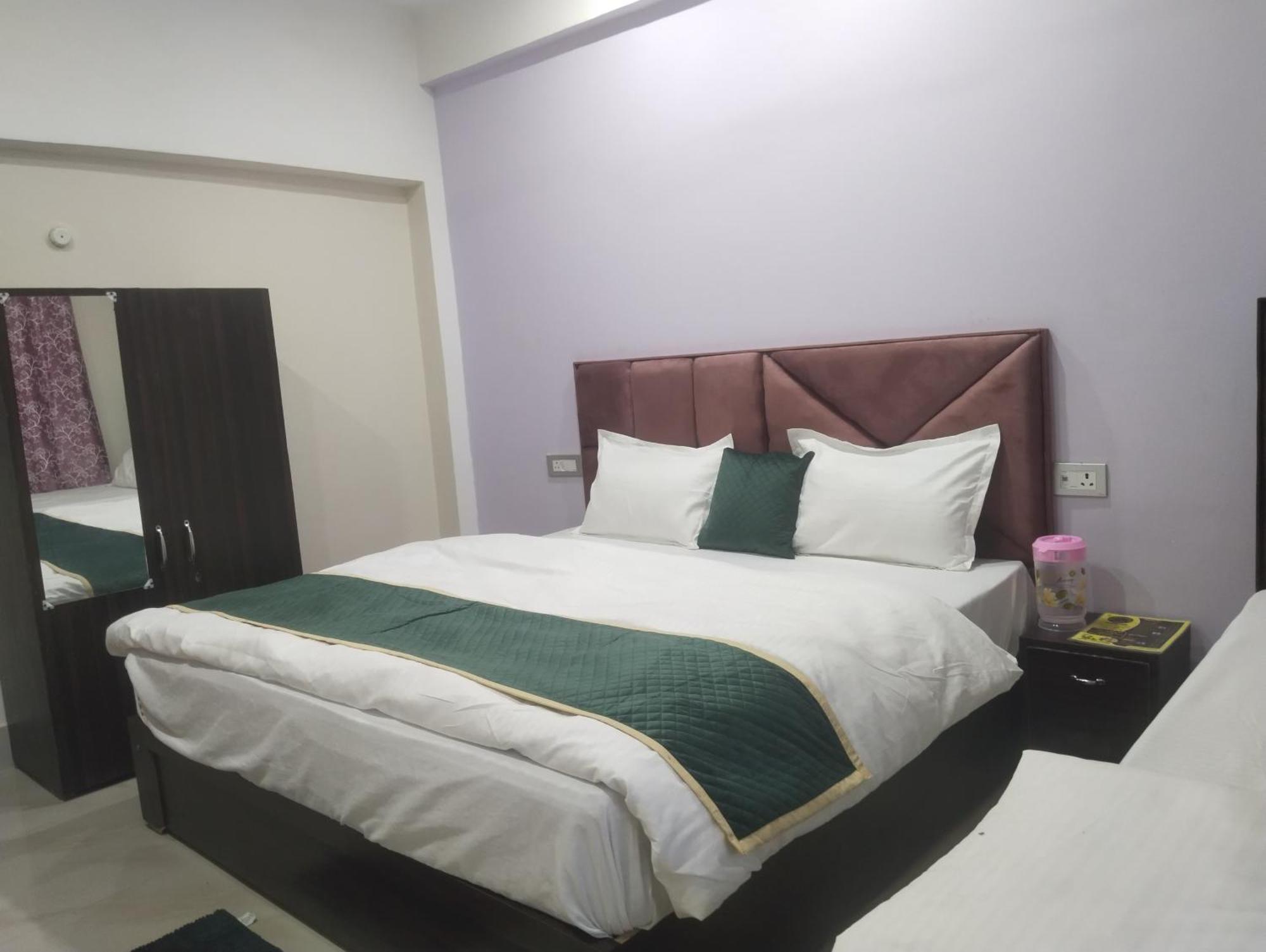 מלון Vrindāvan Dixit Residency מראה חיצוני תמונה