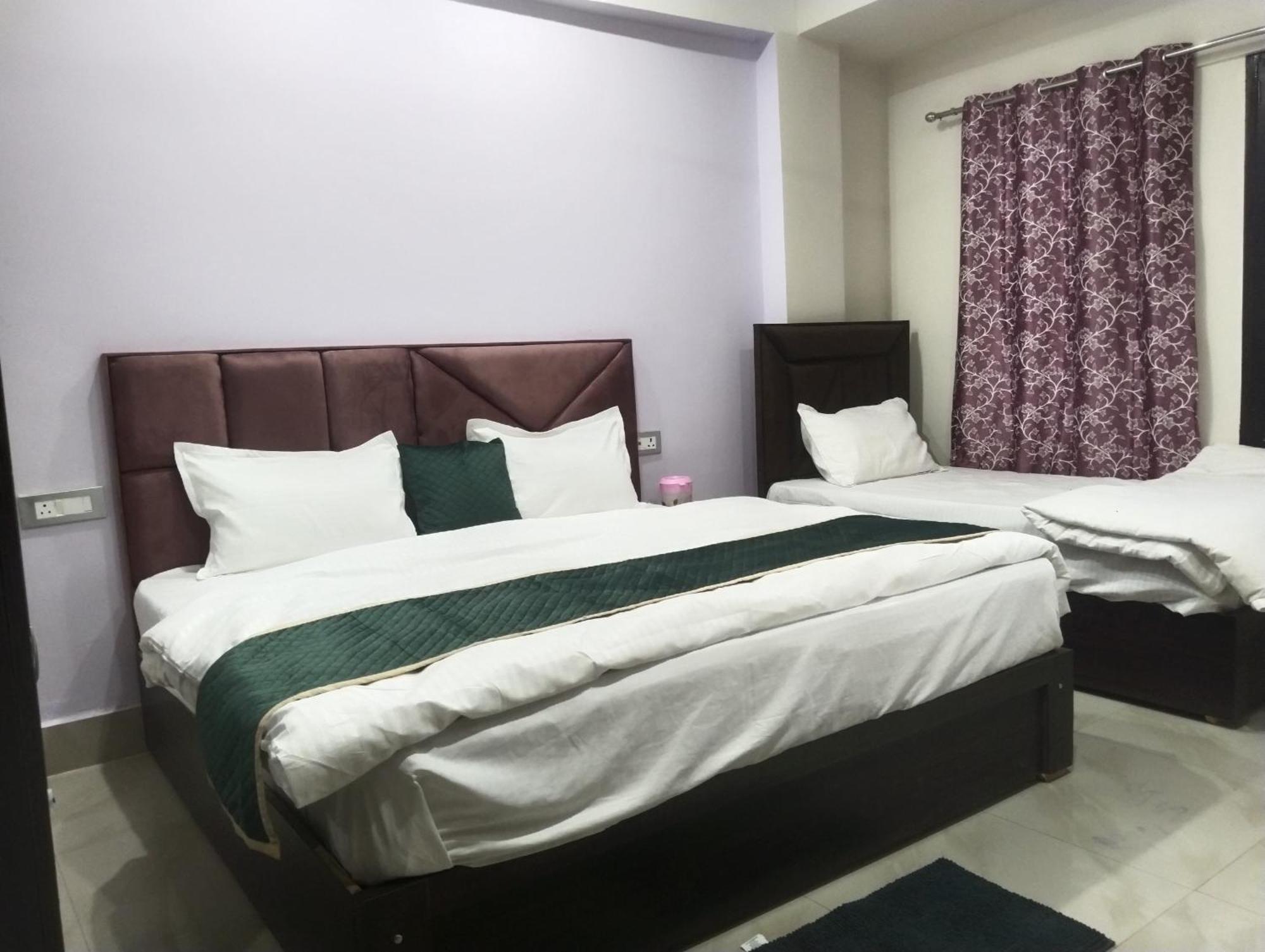 מלון Vrindāvan Dixit Residency מראה חיצוני תמונה