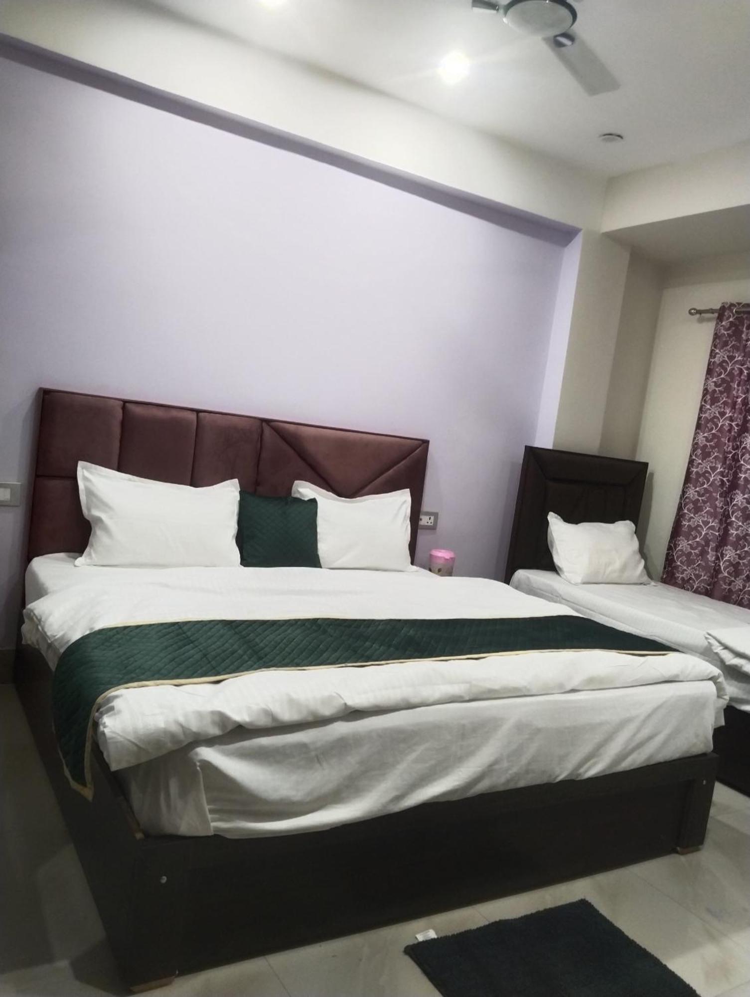 מלון Vrindāvan Dixit Residency מראה חיצוני תמונה