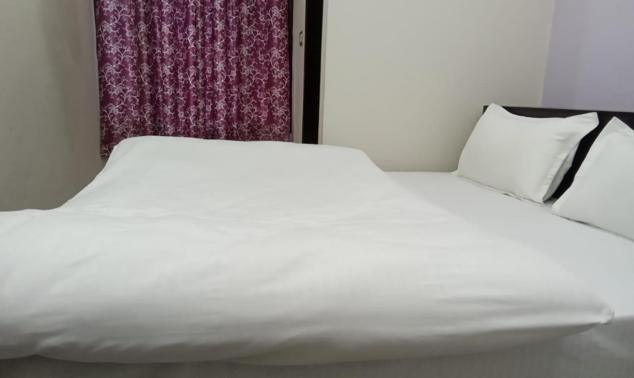 מלון Vrindāvan Dixit Residency מראה חיצוני תמונה
