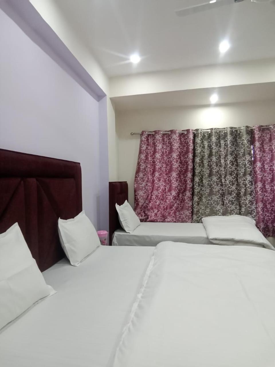 מלון Vrindāvan Dixit Residency מראה חיצוני תמונה