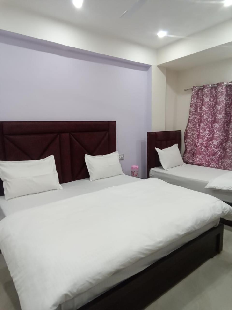 מלון Vrindāvan Dixit Residency מראה חיצוני תמונה