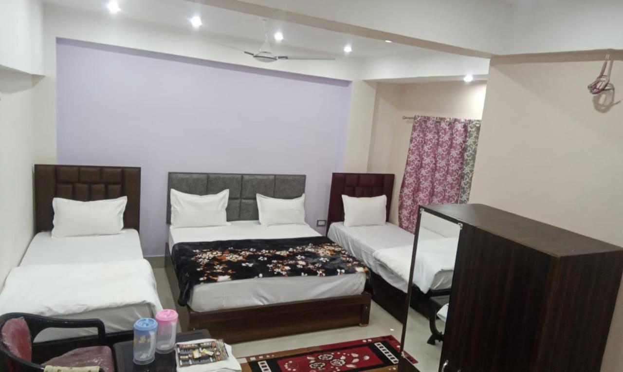 מלון Vrindāvan Dixit Residency מראה חיצוני תמונה