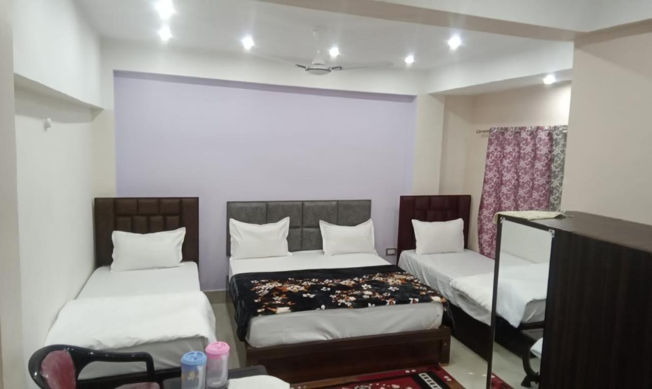 מלון Vrindāvan Dixit Residency מראה חיצוני תמונה