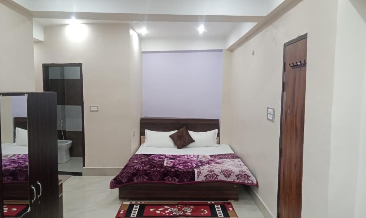 מלון Vrindāvan Dixit Residency מראה חיצוני תמונה