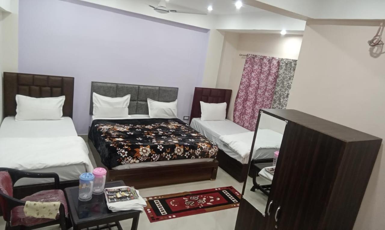 מלון Vrindāvan Dixit Residency מראה חיצוני תמונה