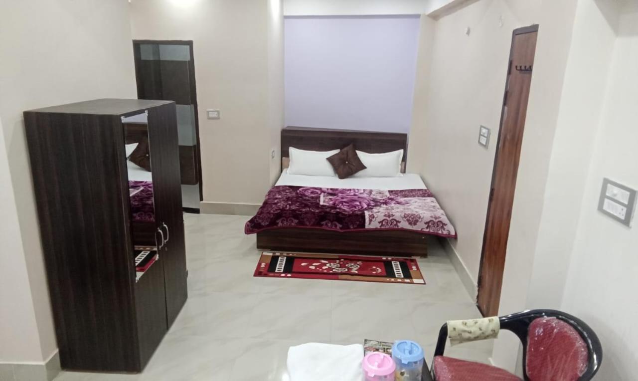 מלון Vrindāvan Dixit Residency מראה חיצוני תמונה