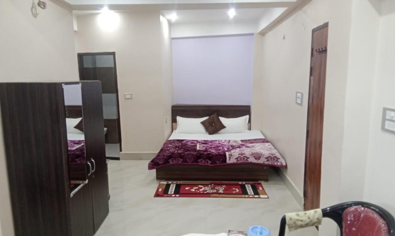 מלון Vrindāvan Dixit Residency מראה חיצוני תמונה