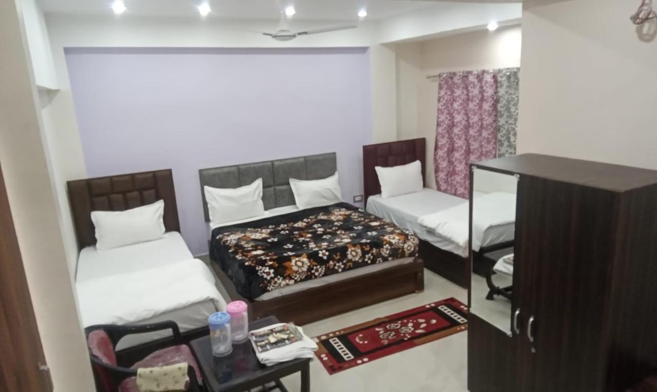 מלון Vrindāvan Dixit Residency מראה חיצוני תמונה