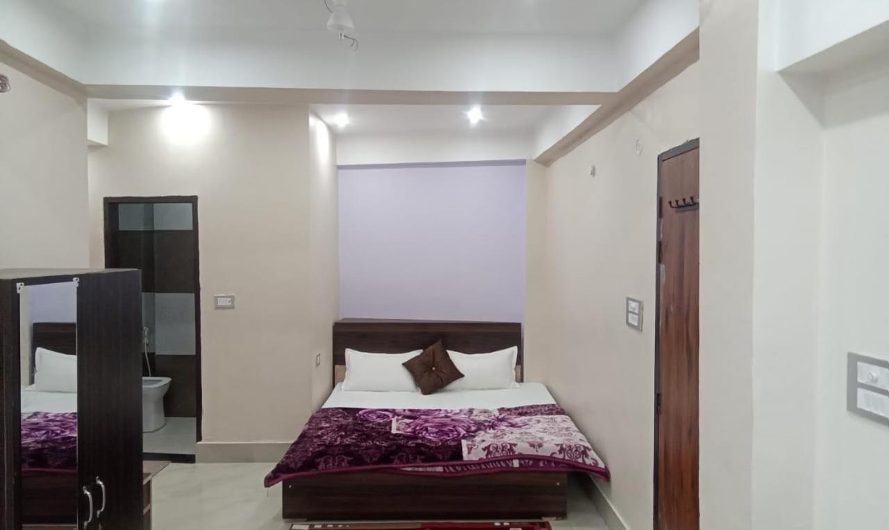 מלון Vrindāvan Dixit Residency מראה חיצוני תמונה