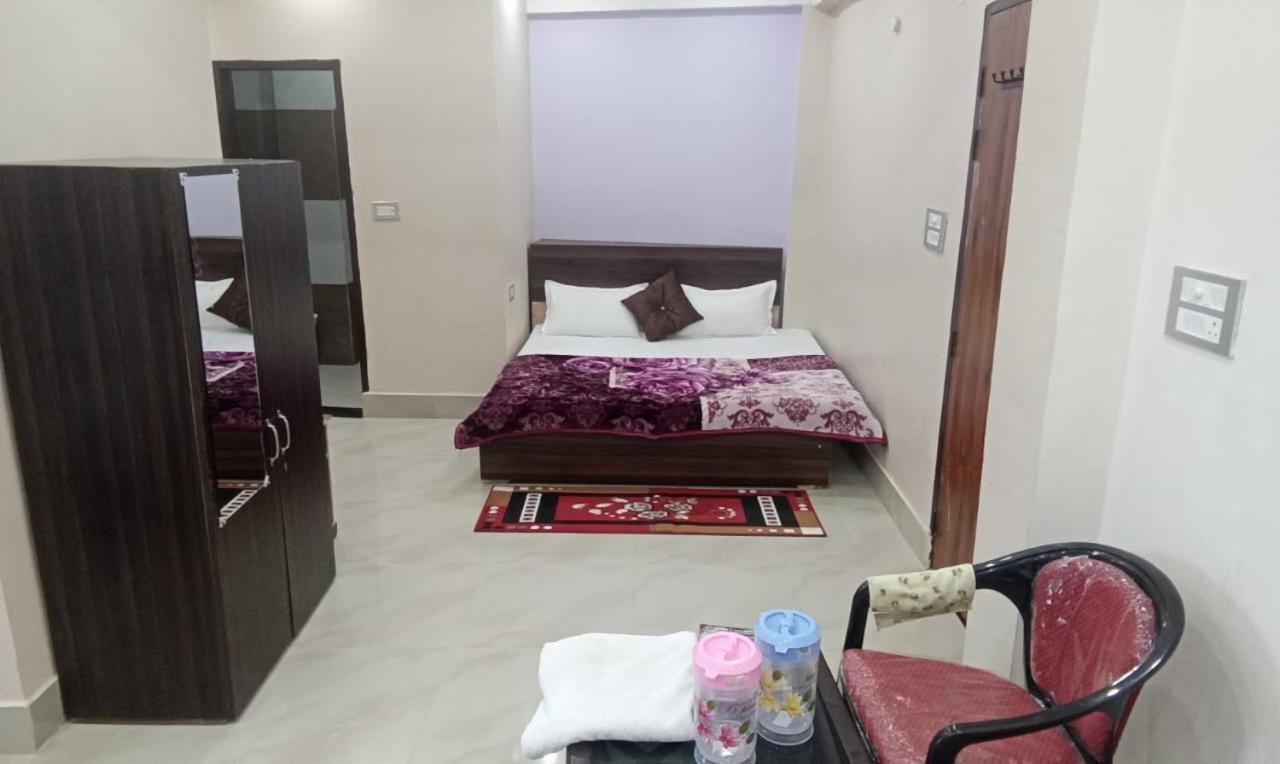 מלון Vrindāvan Dixit Residency מראה חיצוני תמונה